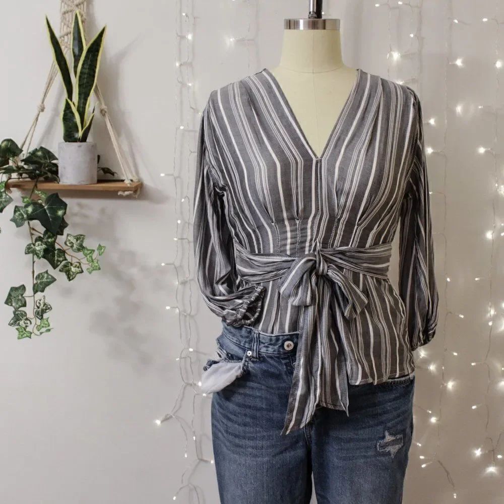 🅢🅐🅛🅔 Max Studio Striped Top - Picture 2 of 14